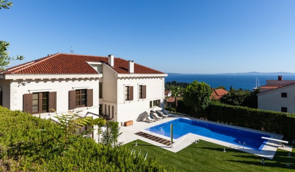 Luxury Villa Split with pool and gym - carefully maintained garden