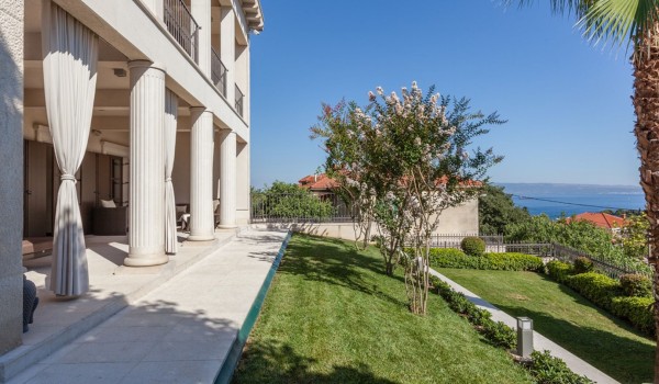 Luxury Villa Split with pool and gym - carefully maintained garden