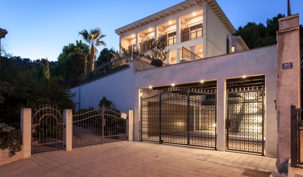 Luxury Villa Split with pool and gym - entrance to the villa