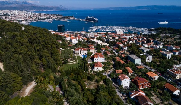 Luxury Villa Split with pool and gym - aerial view
