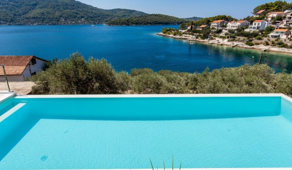 Rent a Korcula Luxury Villa with Private Pool, Private Parking and Wi-Fi