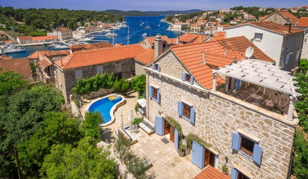 Vila Splendida s bazenom u centru Milne