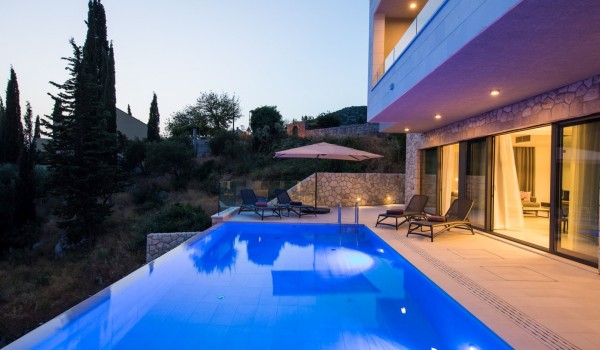 Dubrovnik Luxury Villa with private parking, sauna, and Wi-Fi