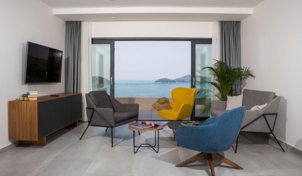 Dubrovnik Luxury Villa with private parking, sea view, and Wi-Fi