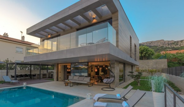 Роскошная вилла Krk Baska 2 с бассейном с подогревом и сауной