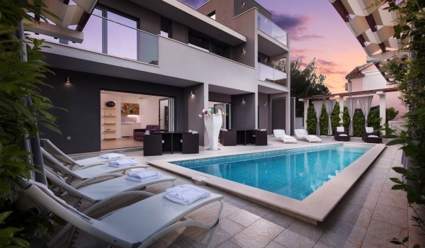 PRIMOSTEN PОСКОШНЫЕ ВИЛЛЫ - Роскошная Вилла с бассейном возле моря