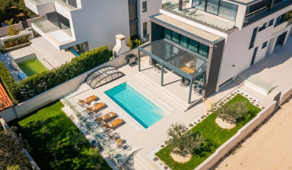 Completely fenced property of the Villa Idria Sea and View Petrcane with a garage, 4 parking places, a lovely garden with olive trees, modern patio with loungers and private heated pool with