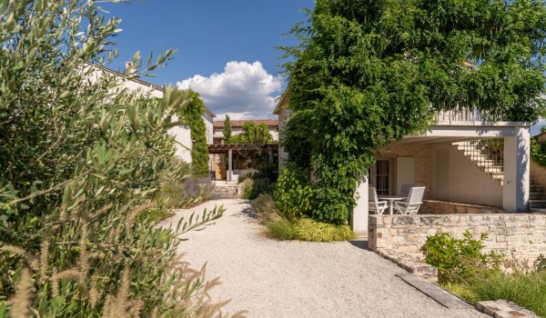 Private yard filled with greenery of the family villa for rent Deluxe Manor Baderna in Radovani