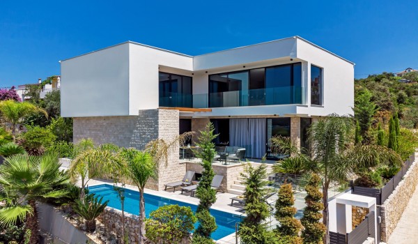 Pet-friendly villa for a peaceful family holiday in Šolta with a swimming pool, gym, outdoor courtyard with dining set