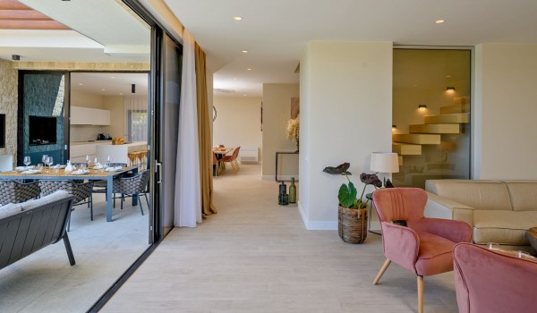 Comfortable living space of a luxury villa for rent by the sea on Šolta with Internet connection, SMART TV and private parking