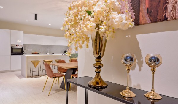 Decorative details and a view of the dining room and contemporary kitchen of the sea side rental in Šolta luxury villa Raquel for vacation by the sea