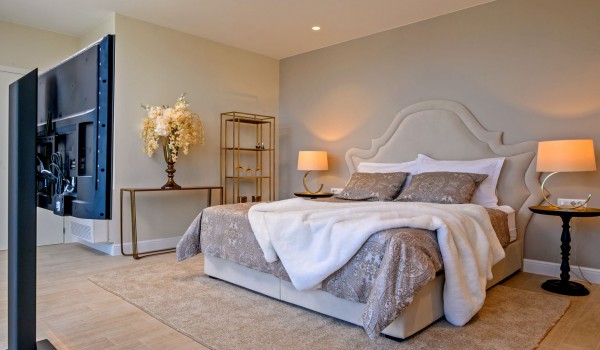 A modernly decorated bedroom with a double bed, LCD TV and Wi-Fi in the Raquel vacation villa with pool and gym on the island of Šolta by the sea