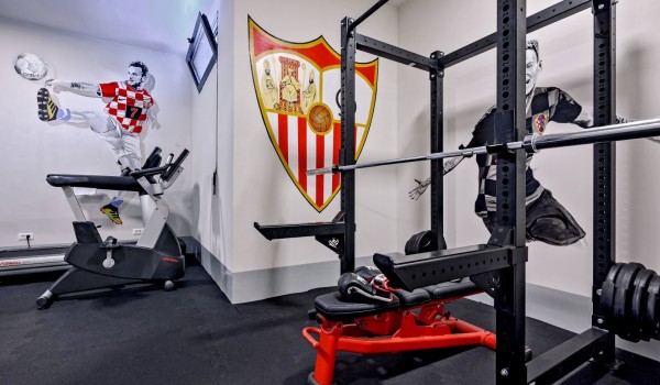 Gym with exercise equipment in the luxury villa for rent and family vacation with friends Raquel next to the beach with a sea view in Šolta