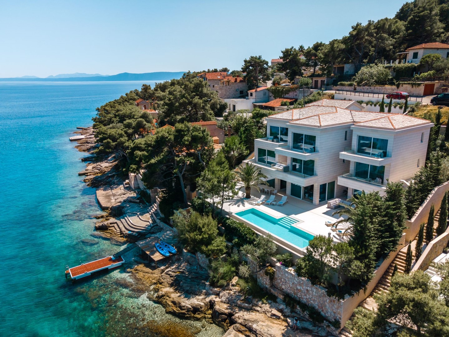 BRAČ LUKSUZNE VILLE - Luksuzna Villa Murano s bazenom, teretanom i saunom na plaži uz more na Braču