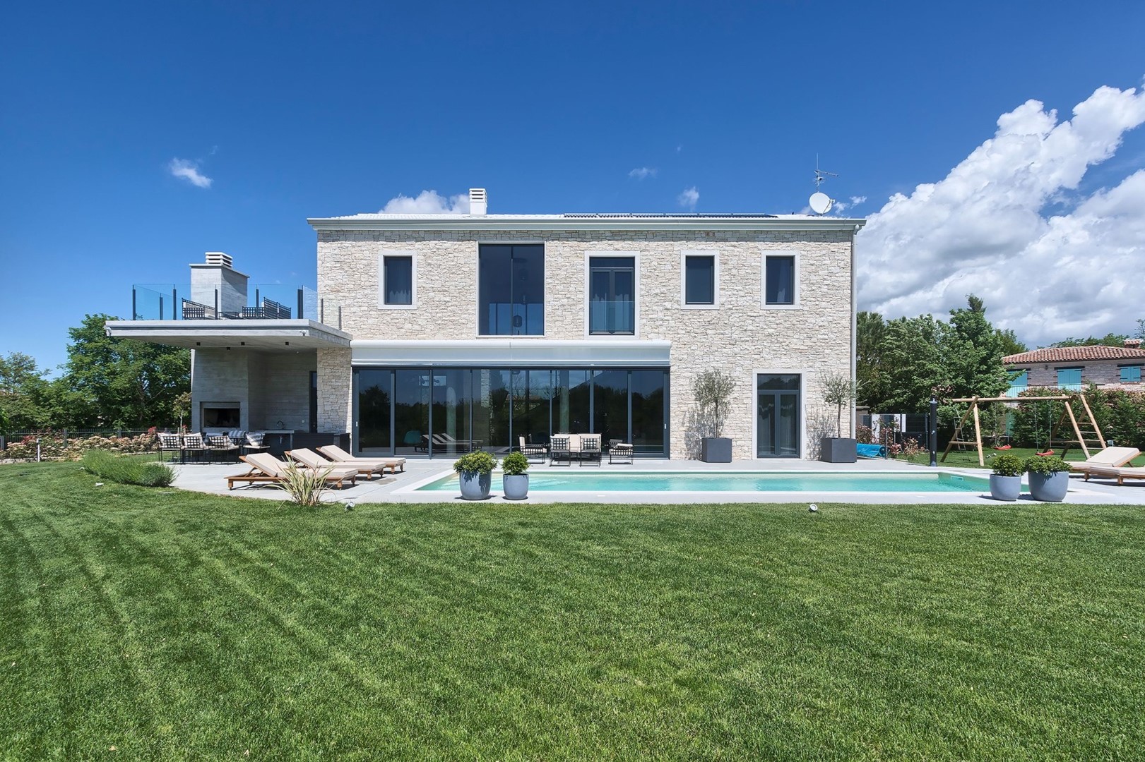LUXURY VILLA ISTRIA with heated pool with 4 bedrooms for 8 pax, parking, WIFI, pets allowed
