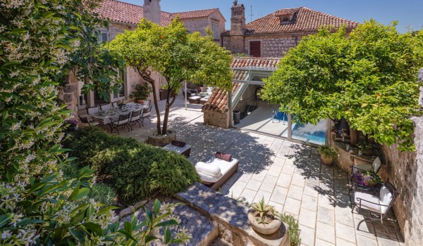 Luxusvilla Hvar im Zentrum mit Pool