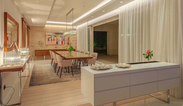 Modern dining area with a marble table and chairs next to the exit to the terrace on the ground floor of the newly built holiday villa Residenzia Imperiale in Istria