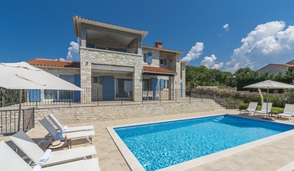 Luxury villa Stella Istriana in Višnjan for family vacation with pool,jacuzzi and sauna.