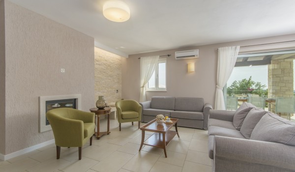 Spacious living room in luxury pet-frinedly villa Stella Istriana Višnjan for vacation and rent with terrace.