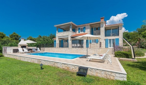 Daily picture of luxury family villa Stella Istriana Višnjan with pool, jacuzzi and sauna.