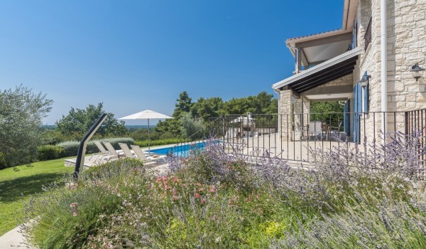 Area around luxury family villa Stella Istriana with pool, jacuzzi and sauna.