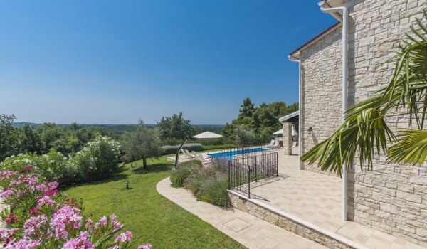 Area around luxury family villa Stella Istriana with pool, jacuzzi and sauna.