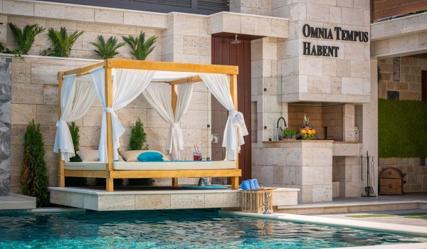 Luxury villa Accanto Mare with pool at the beach