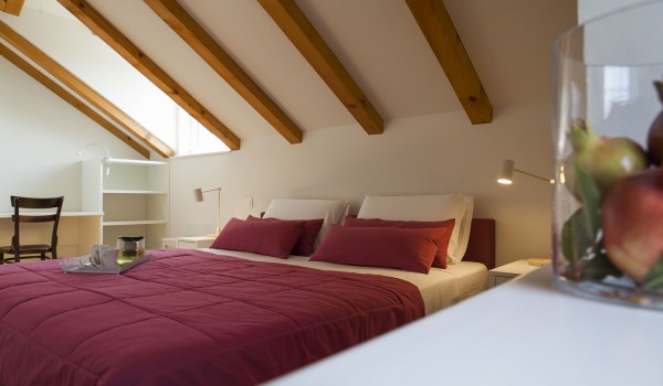 Bedroom with the king size bed and dresser in the family holiday villa Aromatica in Dubrovnik for vacation and rent