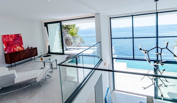 Lounge area with the balcony on the first floor of the exclusive villa for rent and vacation Miracul with a private pool on Korcula