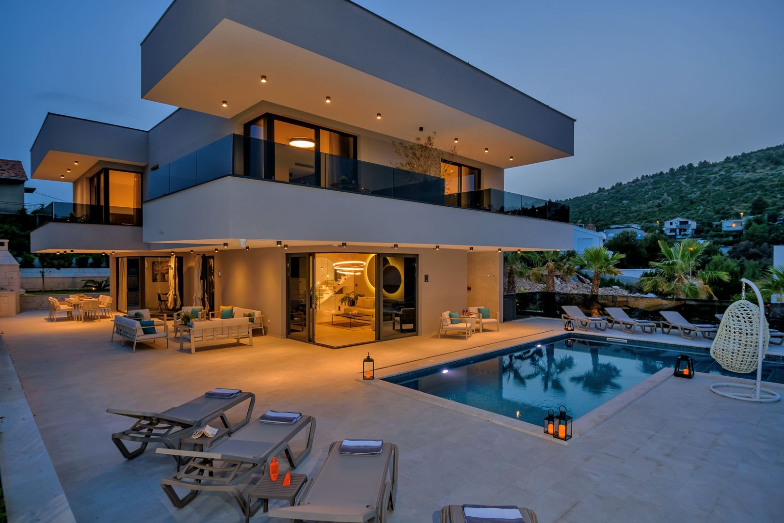 TROGIR LUXURY VILLA with Private Pool, Private Parking, and Gym