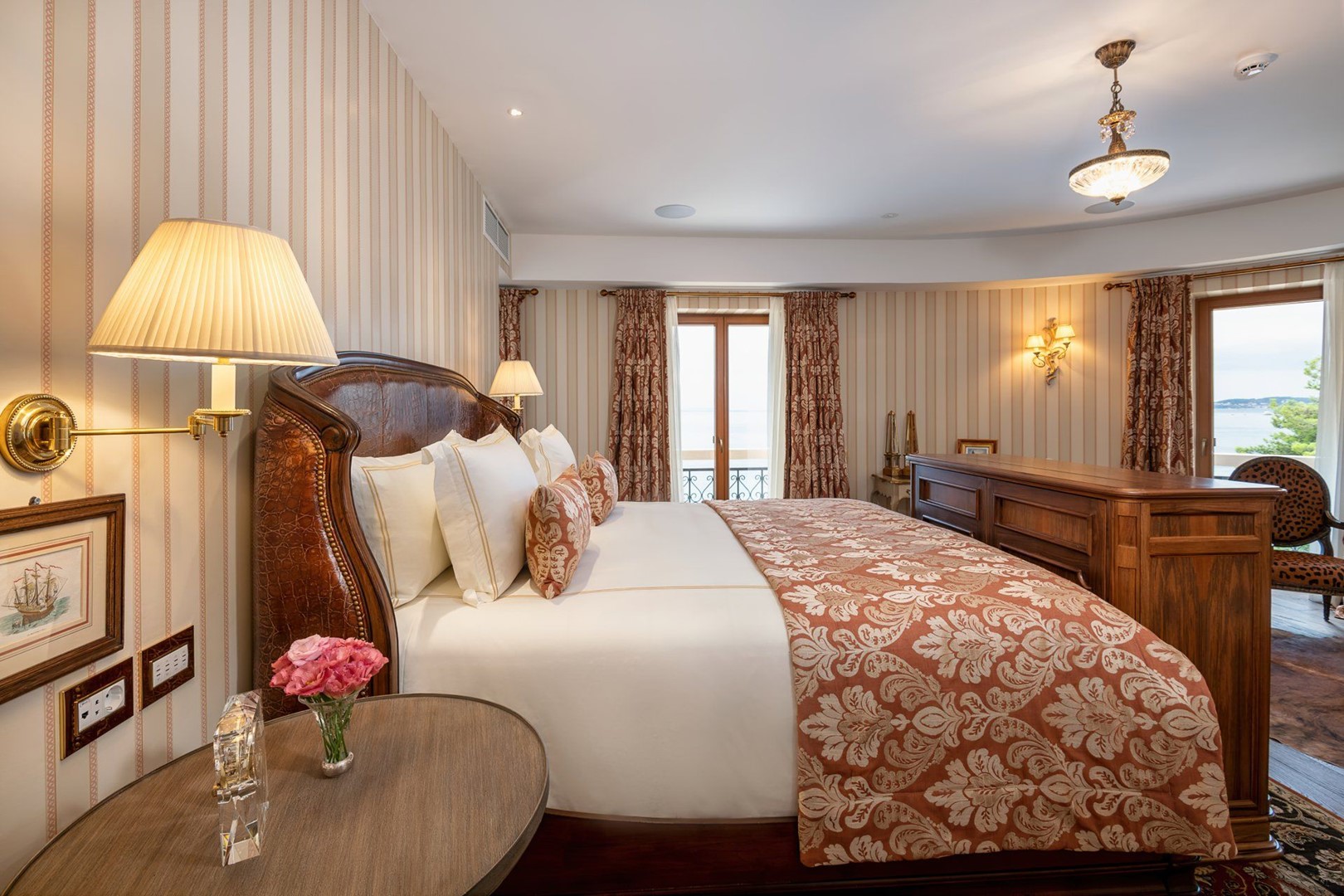 King size bed in a bedroom of a luxury beachfront apartment Korta Katarina 101 in Orebić