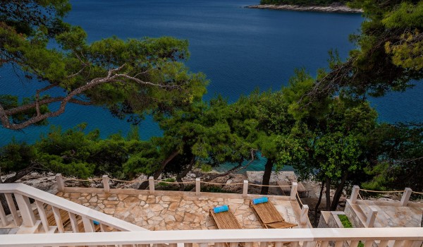 A stone-paved sundeck in front of a Croatia luxury villa for rent directly by the sea on the island of Brač
