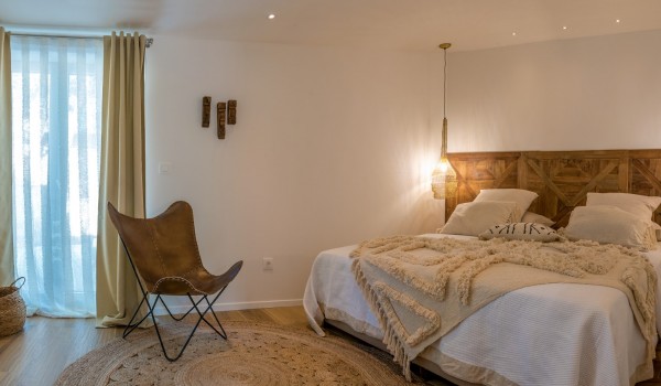 Air-conditioned bedroom with en suite bathroom in the attic of this private holiday villa near pebble beach