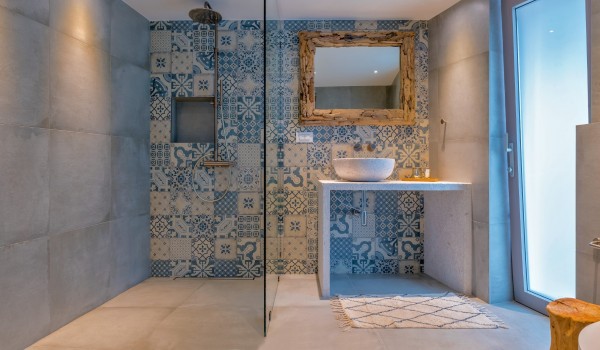 A view of the richly equipped bathroom dotted with lively colors in a luxury holiday villa on the island of Brač