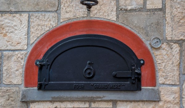 Wood stove, gas, which is located in the outer part of the villa for rent on the island of Brač