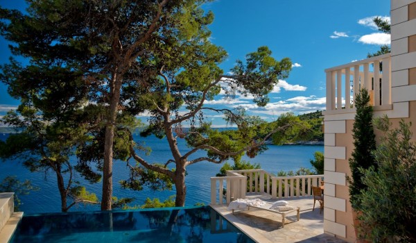 A magical view of the beautiful blue sky from the spacious outdoor terrace of the luxury vacation villa Brač