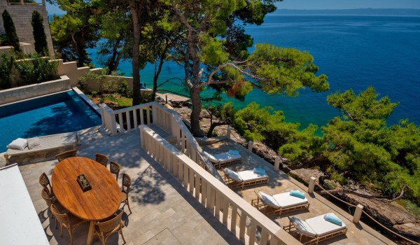 A view of the surroundings of the private luxury villa Brač by the sea