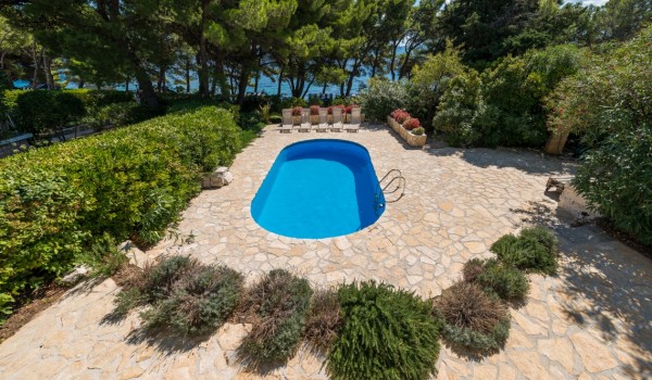 Luksuzna vila Bol Oasis s bazenom uz more