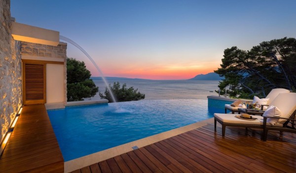 Luxury villa Brela Pride with pool at the beach