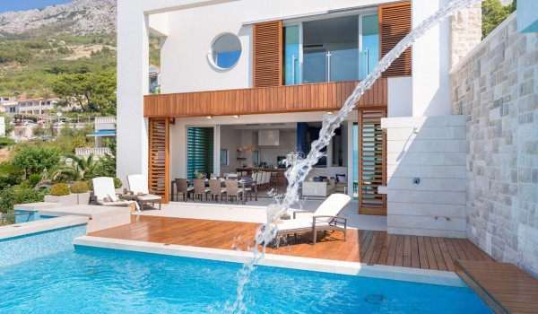 Luxury pet-friendly villa Brela Pride for rent and vacation with a private heated pool, barbecue, sun deck and private parking for ten people