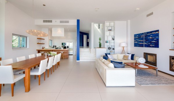 Elegantly decorated air-conditioned living room with dining room and modern kitchen family villa for rent and vacation with friends in Brela by the beach