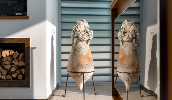 Decorative detail in a villa for rent in Brela, suitable for holidays with pets