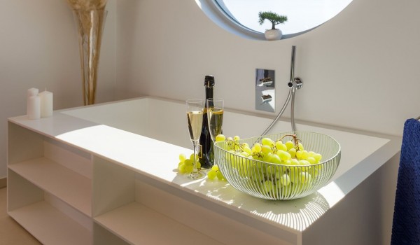 Modern bathroom with bathtub for relaxation in the exclusive villa Brela Pride with concierge service and private parking