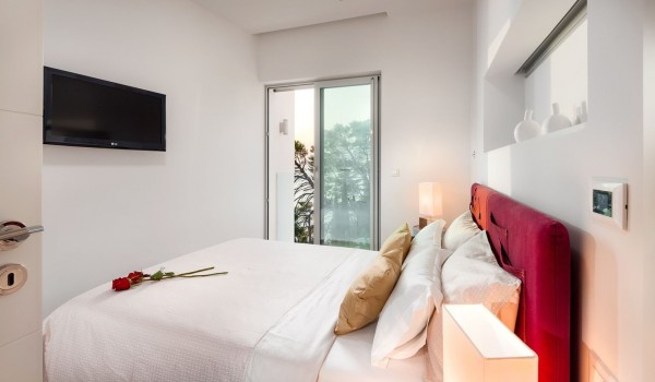 Airy air-conditioned bedroom with SAT TV, comfortable bed and private terrace in Brela Pride holiday villa by the sea with swimming pool