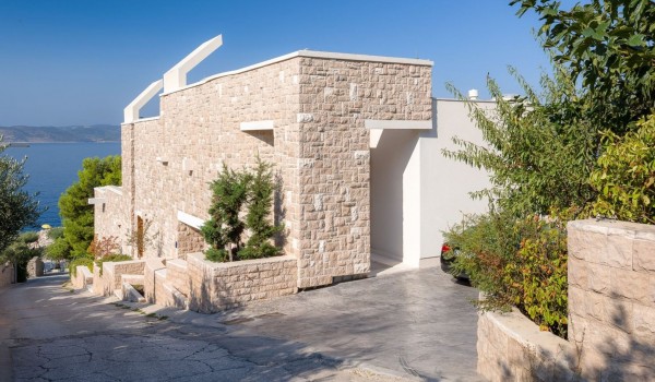 Luxurious accommodation in an exclusive private villa Brela Pride with swimming pool and private parking by the sea and beach in Brela