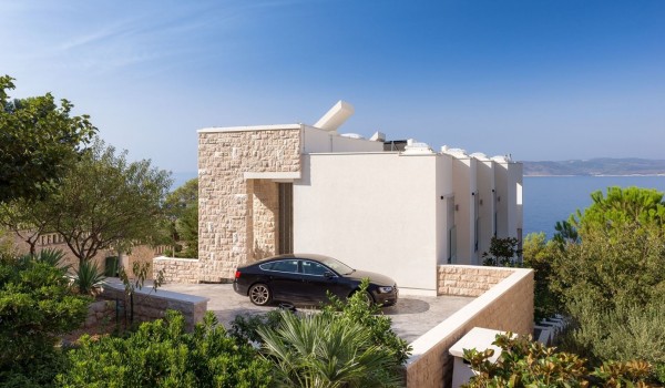 Private parking in the luxury holiday villa Brela Pride with swimming pool and gym in Brela