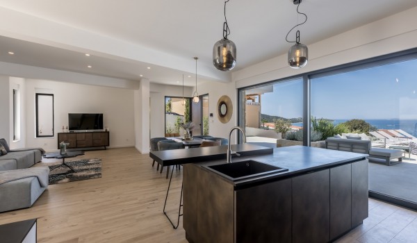 Dining area connected with living room in the luxury rental villa Seven Seas for family vacations