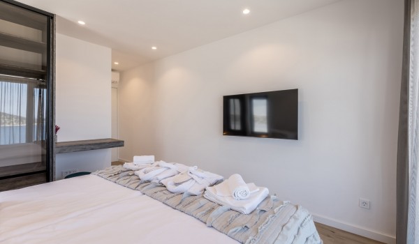 Bedroom of Croatia luxury holiday villa Razanj Seven Seas with SMART TV and towels for rent
