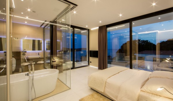 King size bed in a bedroom with en suite bathroom and sea view in a Croatia luxury villa Eden Land in Istria