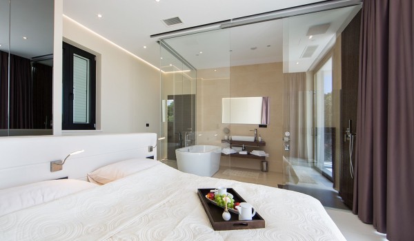 King size bed in a bedroom with en suite bathroom and sea view in a Croatia luxury villa Eden Land in Istria
